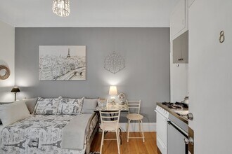 295 Commonwealth Ave, Unit 8 in Boston, MA - Foto de edificio - Building Photo