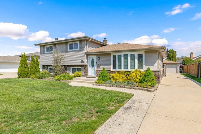 549 Sarah Dr in Wood Dale, IL - Foto de edificio - Building Photo