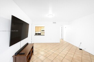 1250 Lincoln Rd in Miami Beach, FL - Building Photo - Building Photo