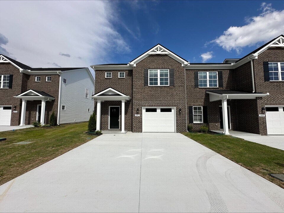 1850 Madison Way in Shelbyville, TN - Building Photo
