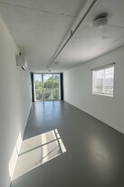 444-542 SW 3rd St in Miami, FL - Building Photo