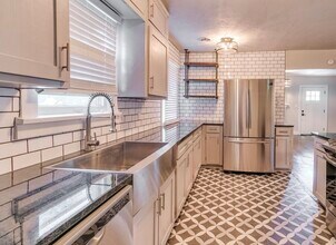 1004 NW 32nd St in Oklahoma City, OK - Foto de edificio - Building Photo