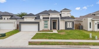 9388 N Queen Palm in Los Fresnos, TX - Building Photo