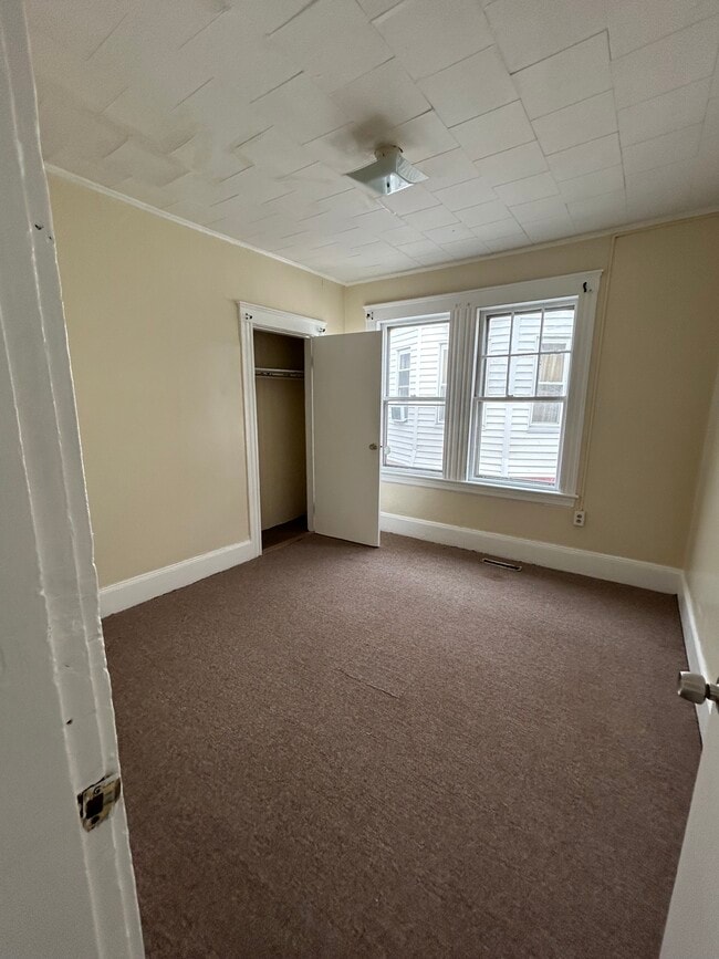 47 Juniper St, Unit 3 in Lawrence, MA - Building Photo - Building Photo