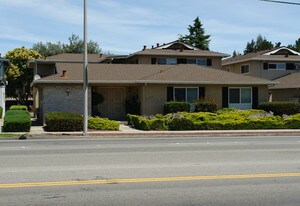 3245 Homestead Rd in Santa Clara, CA - Building Photo