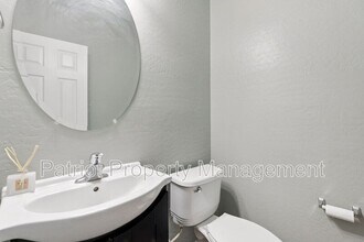 1933 W Black Hill Rd in Phoenix, AZ - Building Photo - Building Photo