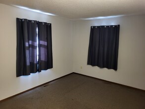 17 2nd Ave in Melbourne, IA - Building Photo - Building Photo