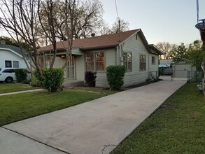 851 Canton in San Antonio, TX - Foto de edificio - Building Photo