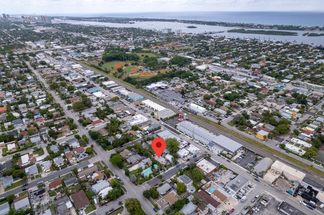 625 Selkirk St in West Palm Beach, FL - Building Photo - Building Photo