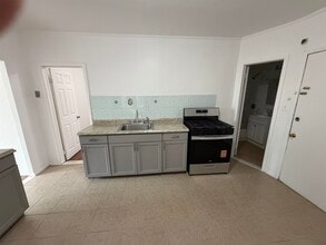 64 Cottage St in Bayonne, NJ - Building Photo - Building Photo