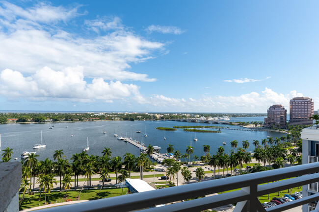 201 S Narcissus Ave in West Palm Beach, FL - Foto de edificio - Building Photo