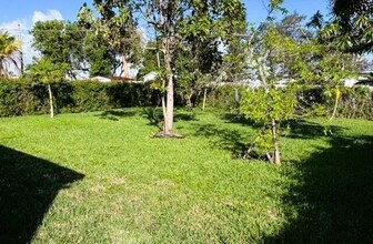 133 SE 13th Ave in Boynton Beach, FL - Foto de edificio - Building Photo