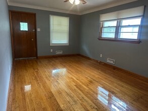 9705 Winkler Dr in St. Louis, MO - Building Photo - Building Photo