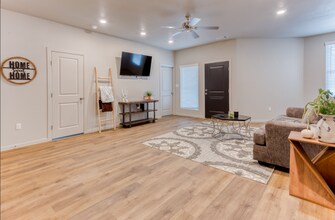 402 Lincoln Ln in Fort Smith, AR - Foto de edificio - Building Photo