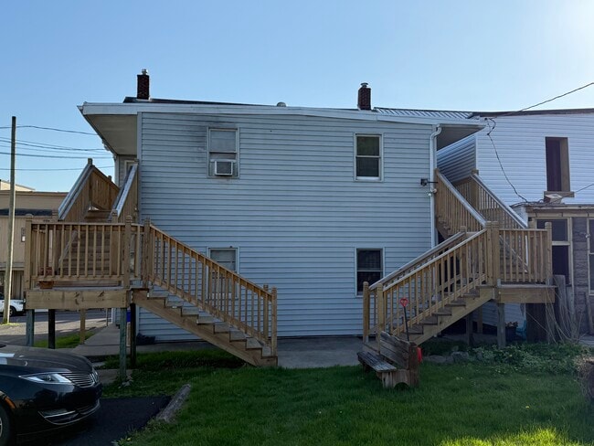 211 N Grand St, Unit APT A 1st floor in Lewistown, PA - Building Photo - Building Photo