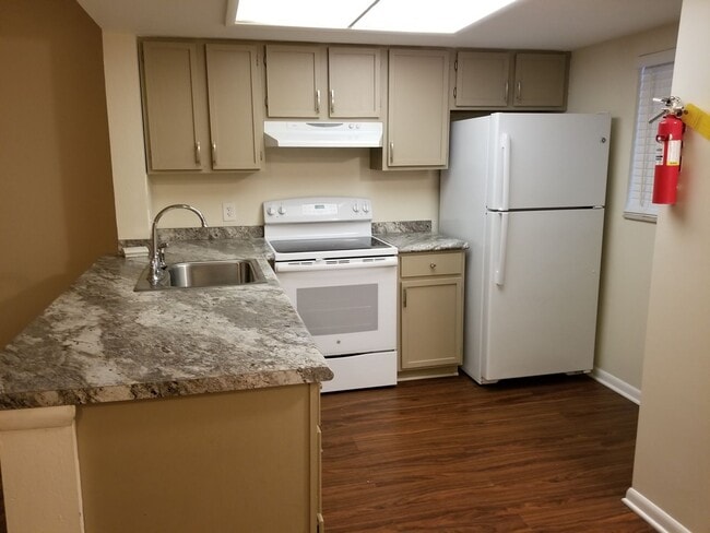 12510 White Bluff Rd in Savannah, GA - Building Photo - Building Photo