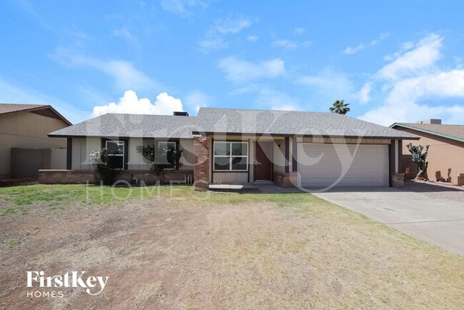 property at 1419 W Ross Ave