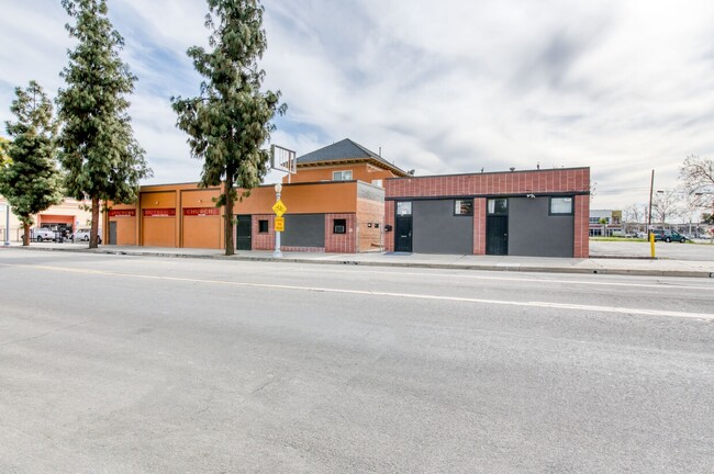 1747-1753 Van Ness Ave in Fresno, CA - Foto de edificio - Building Photo