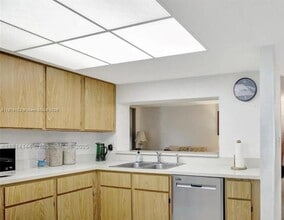 9510 Seagrape Dr in Davie, FL - Building Photo - Building Photo