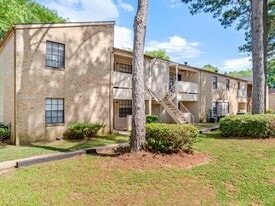 Country Club Place in Marshall, TX - Building Photo