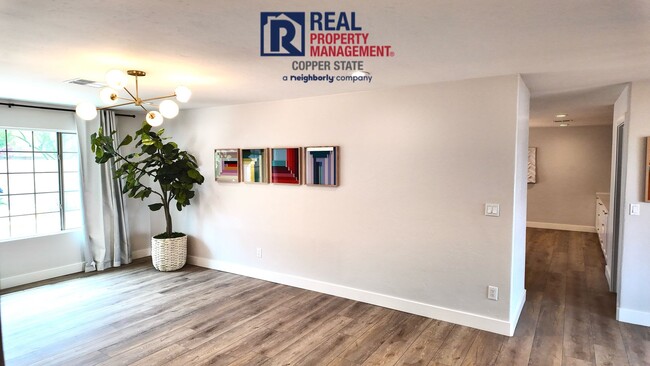 6113 E Gelding Dr in Scottsdale, AZ - Foto de edificio - Building Photo