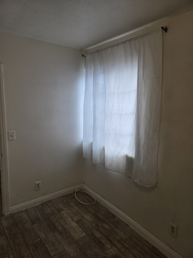 18 E 56th St in Long Beach, CA - Foto de edificio - Building Photo