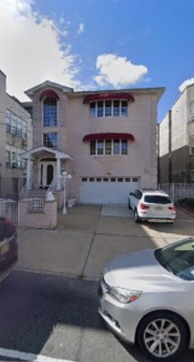 569 55th St in West New York, NJ - Building Photo