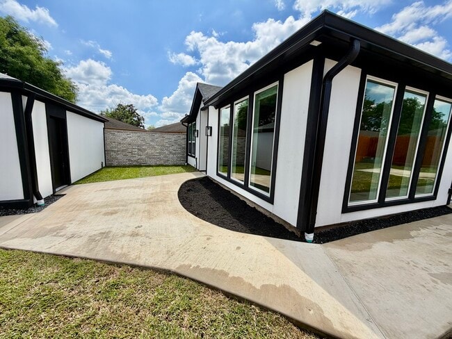 property at 16106 Archway Dr