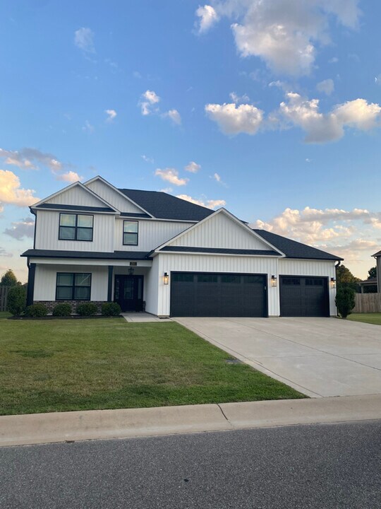 2314 Northway Ct in Hope Mills, NC - Building Photo
