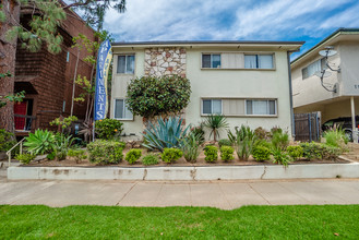 11747 Mayfield Ave in Los Angeles, CA - Building Photo - Building Photo