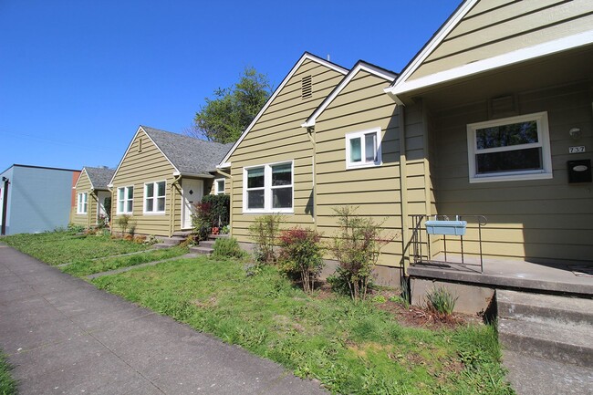 1805 NE 8th Ave in Portland, OR - Building Photo - Building Photo