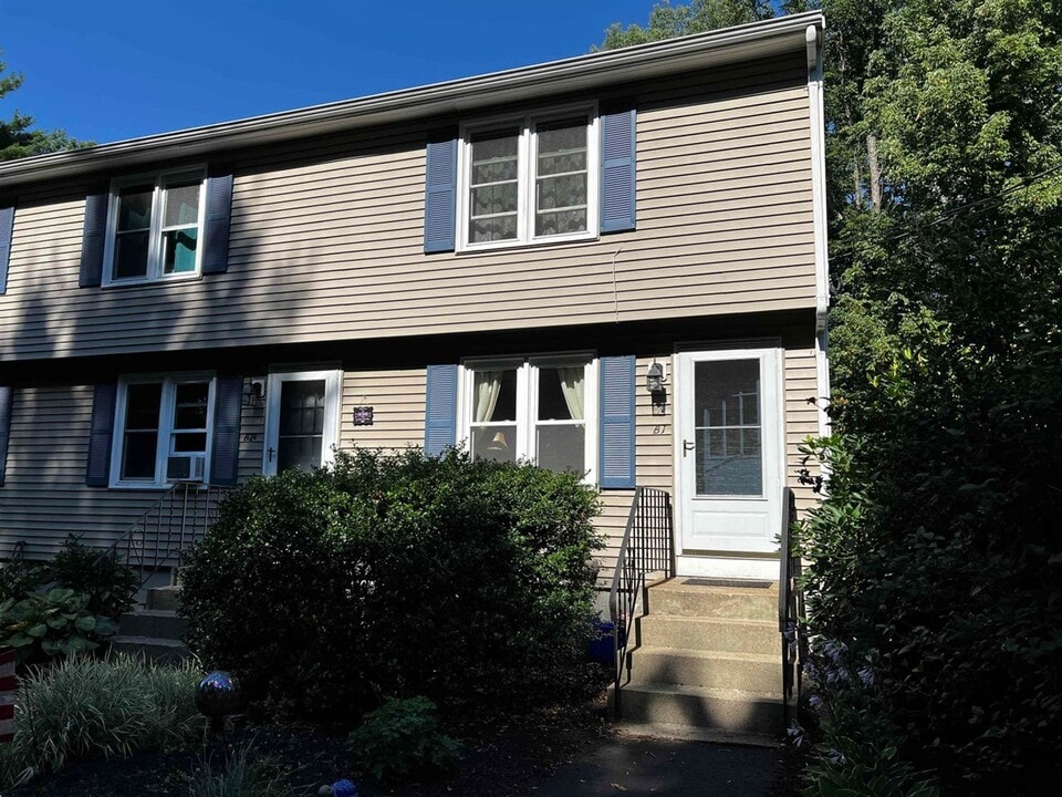 25 Hampton Rd in Exeter, NH - Building Photo