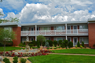 Brook Forest Apartments in Bensenville, IL - Building Photo - Building Photo