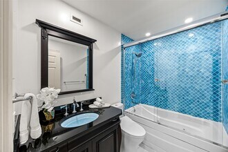 3711 San Felipe St in Houston, TX - Building Photo - Building Photo