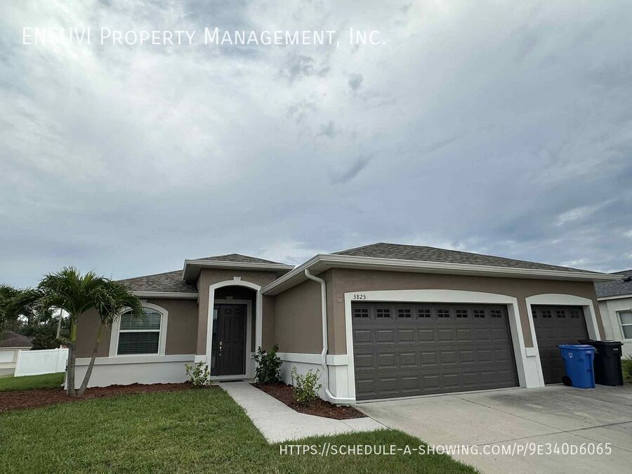 3825 Milflores Dr in Ruskin, FL - Building Photo