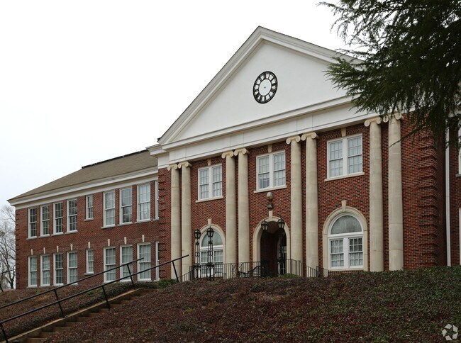 600 8th St in West Point, GA - Building Photo