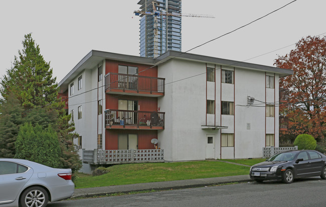 6425 Silver Ave in Burnaby, BC - Building Photo - Building Photo