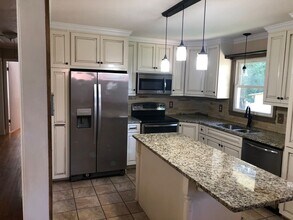 1401 W Point Pkwy in Opelika, AL - Building Photo - Building Photo