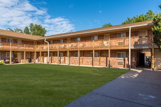 Redstone Commons in Davenport, IA - Foto de edificio - Building Photo