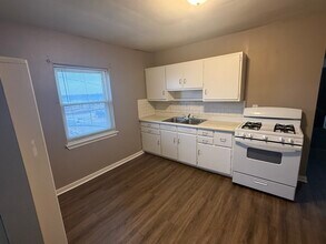 206 Locust St, Unit 11 in Burlington, IA - Foto de edificio - Building Photo