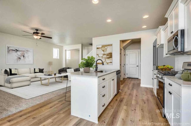 property at 3077 N Chianti Ave