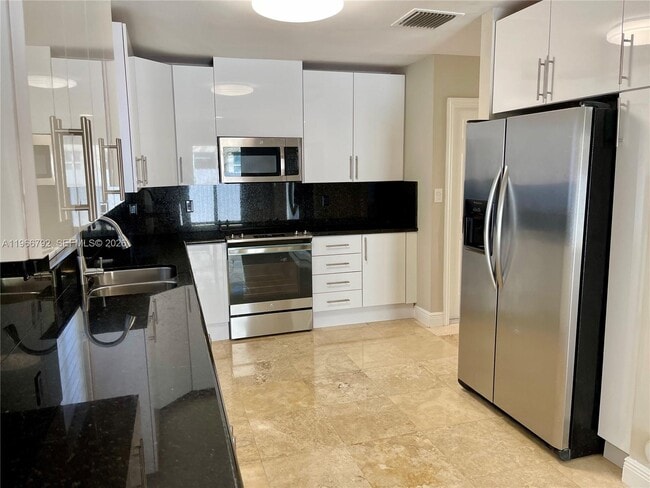 3191 Ohio St in Miami, FL - Building Photo - Building Photo