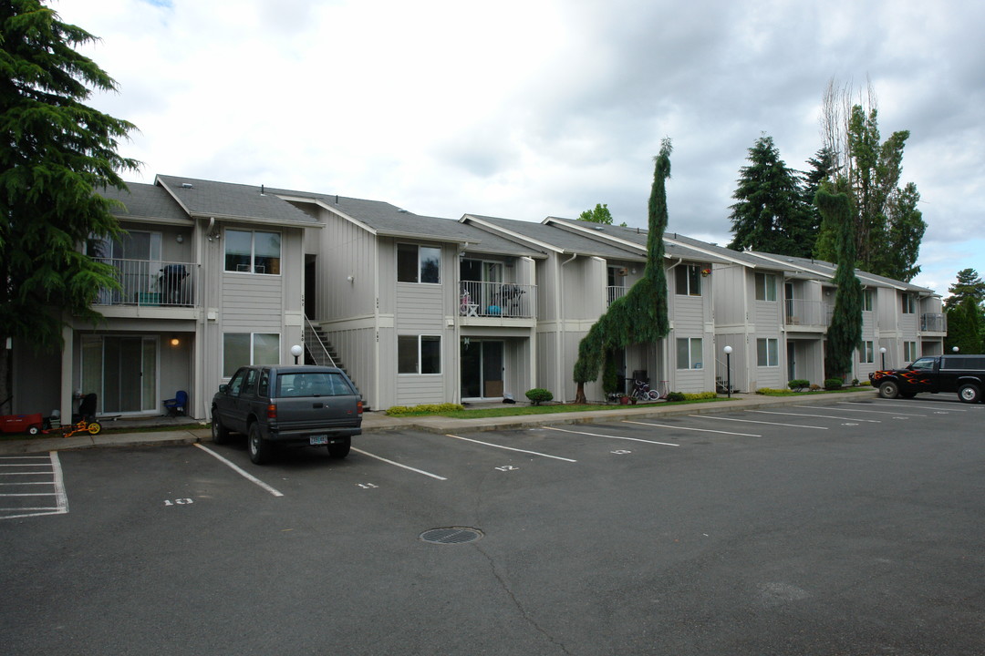 180-202 Sandy Dr N in Salem, OR - Foto de edificio