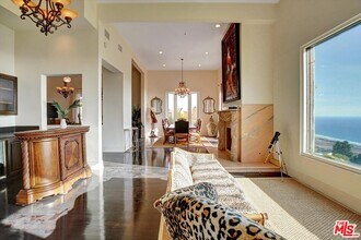 5805 Foxview Dr in Malibu, CA - Building Photo - Building Photo