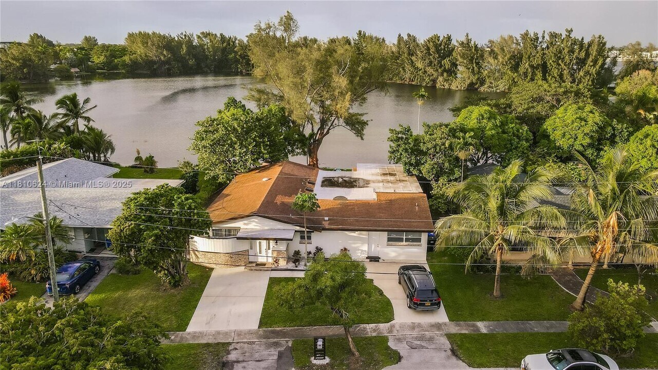 871 NE 182nd Terrace in North Miami Beach, FL - Building Photo
