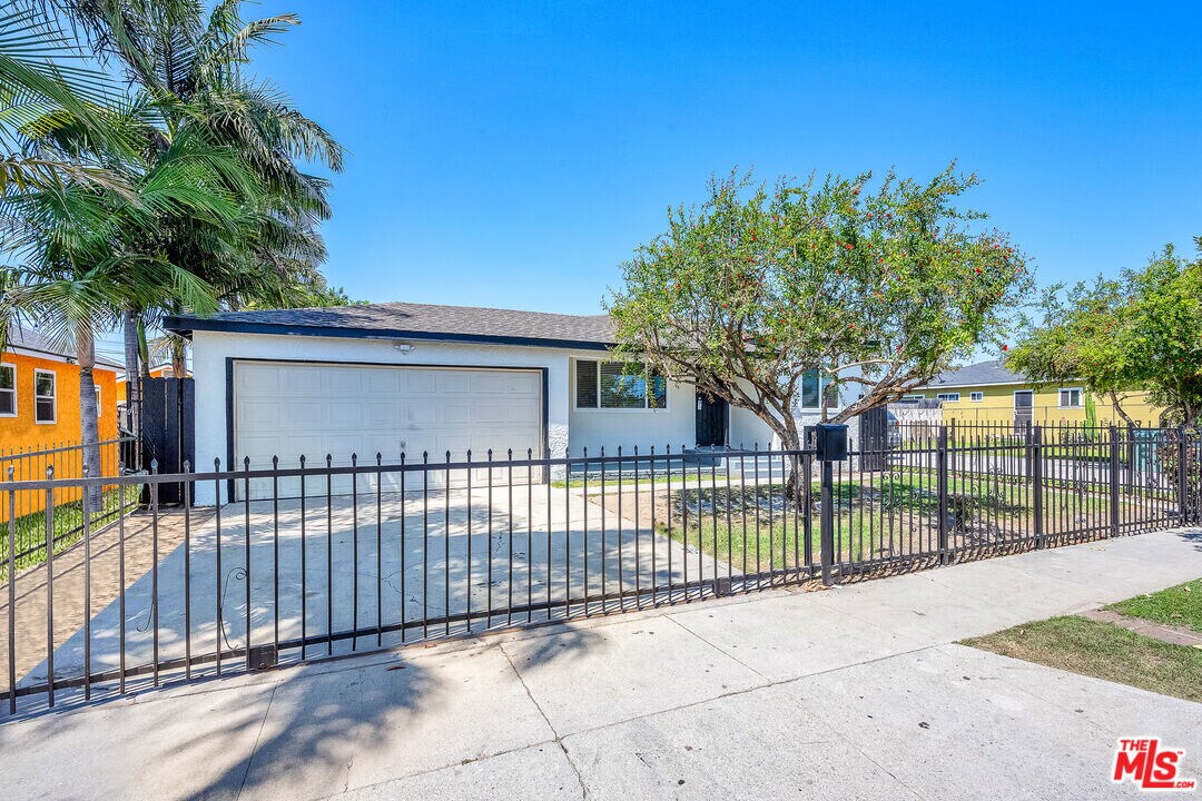 1105 W 134th St in Compton, CA - Building Photo
