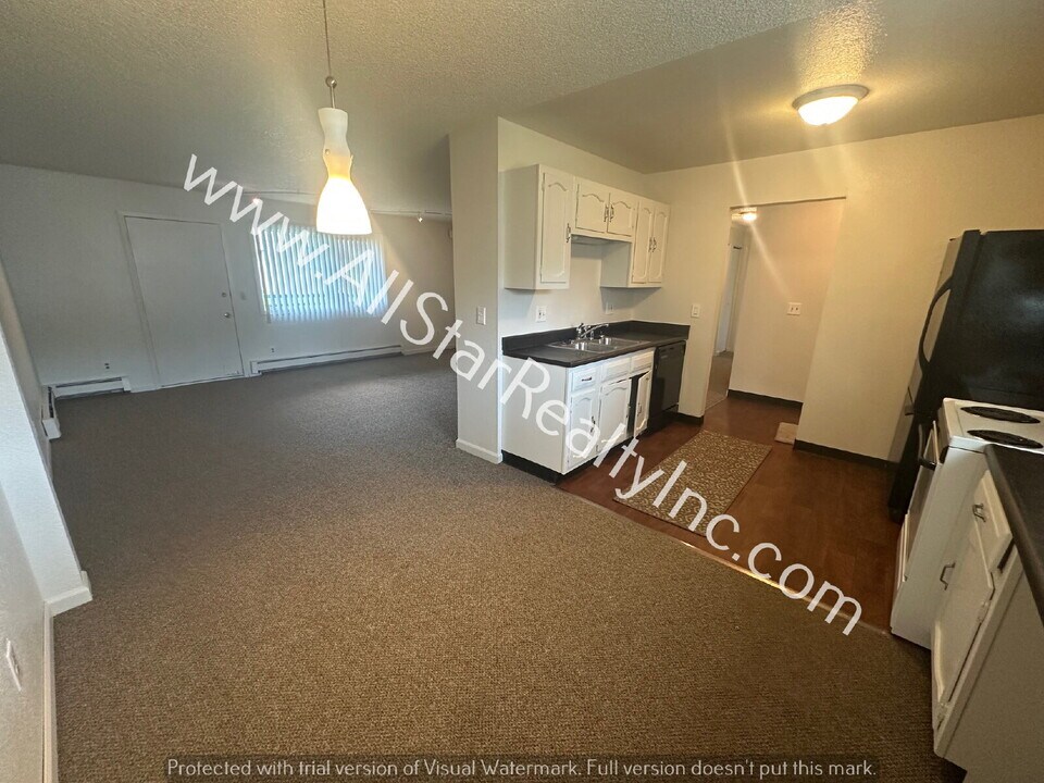 8110 E 16th Ave in Anchorage, AK - Building Photo