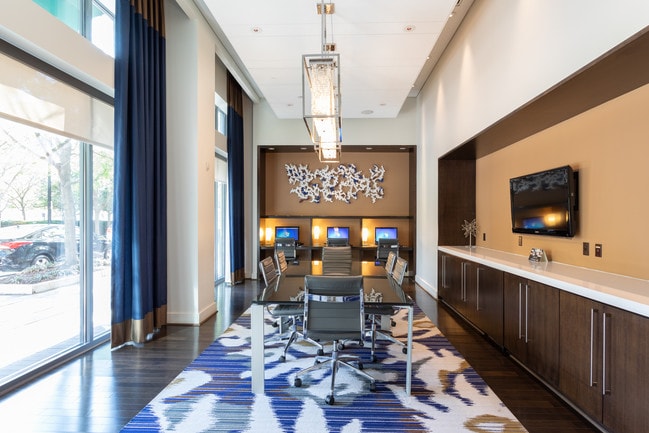 The Millennium in Arlington, VA - Foto de edificio - Interior Photo