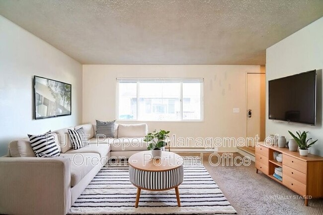 property at 2096 SE Pinelane St