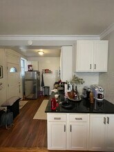 631 W ROSCOE St, Unit c2 in Chicago, IL - Building Photo - Building Photo